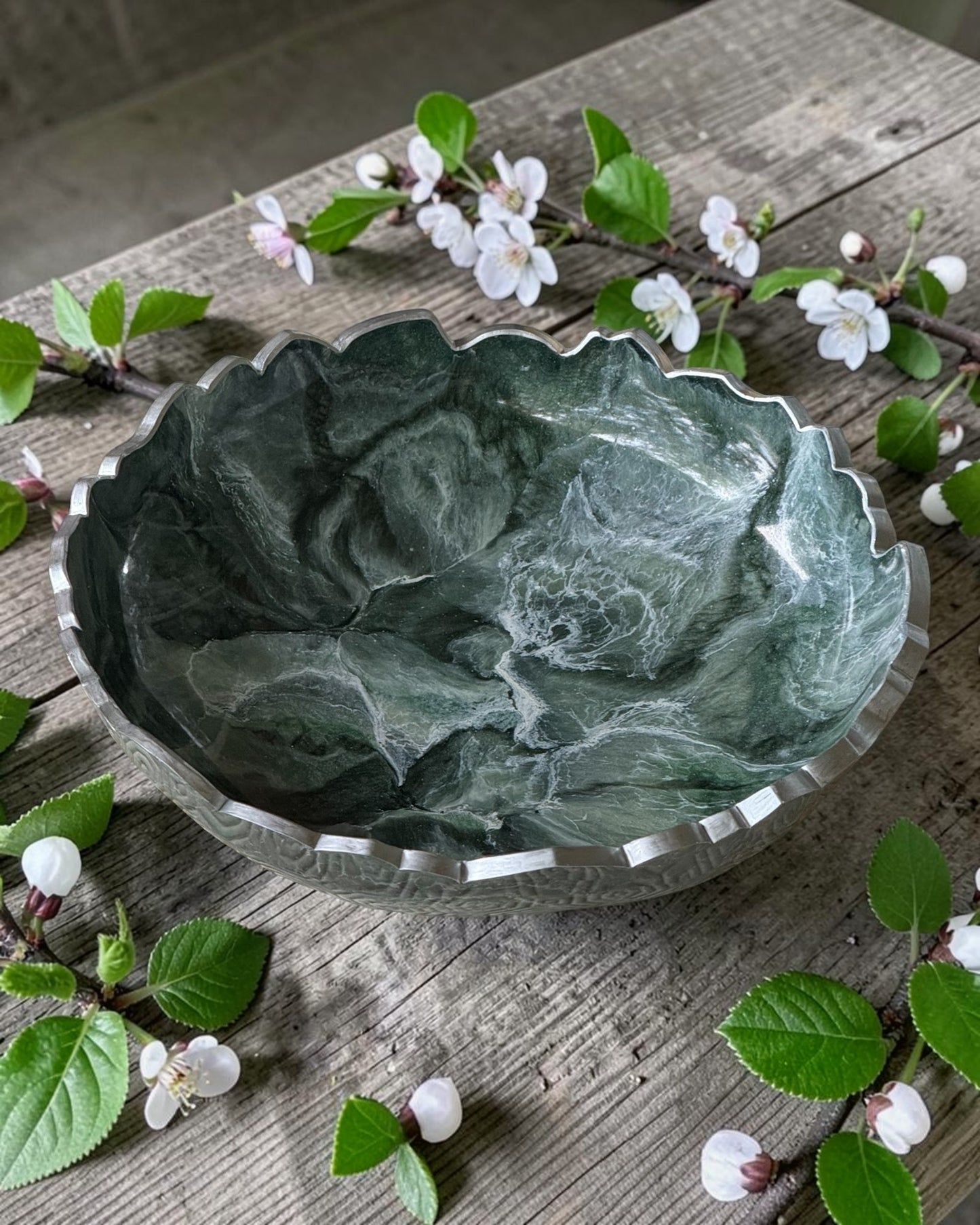 Small Green bowl, 8x2" geode design epoxy resin