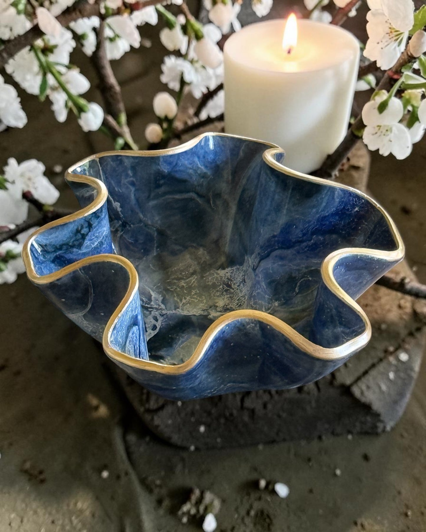 Small Blue bowl, 8x3" geode design epoxy resin