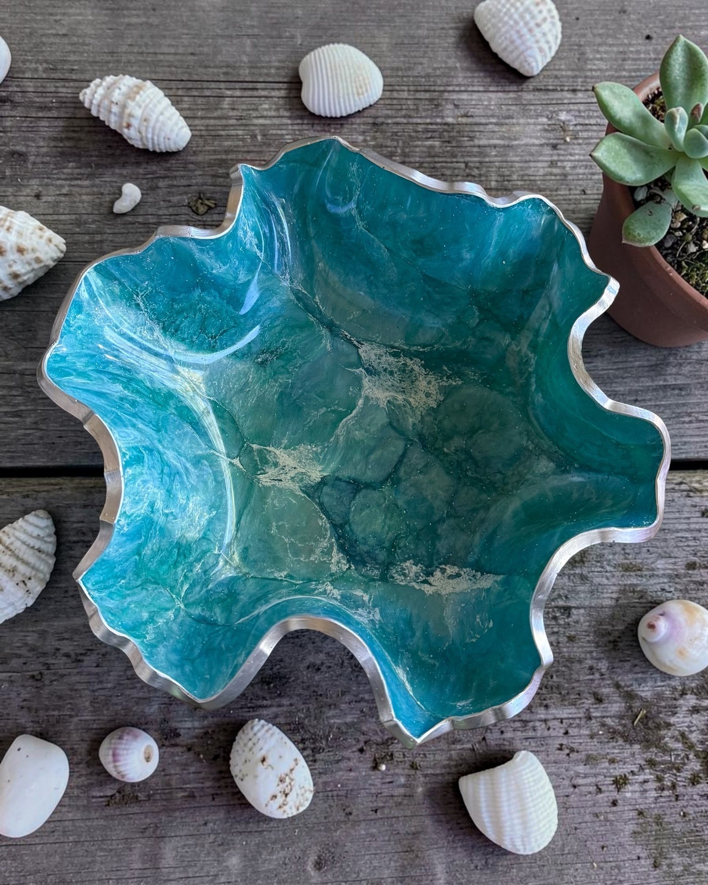 Medium Ocean colors bowl, 11x3" geode design epoxy resin