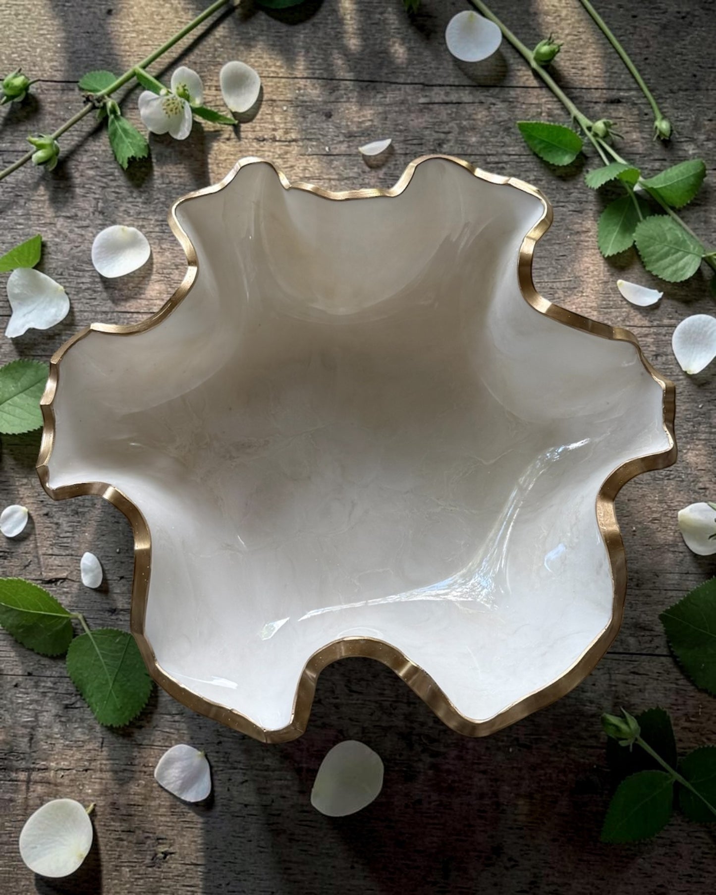 Medium White bowl, 11x3" geode design epoxy resin