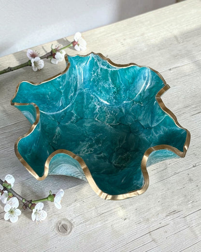 Medium Ocean colors bowl, 11x3" geode design epoxy resin