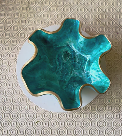 Small Ocean colors bowl, 8x3" geode design epoxy resin